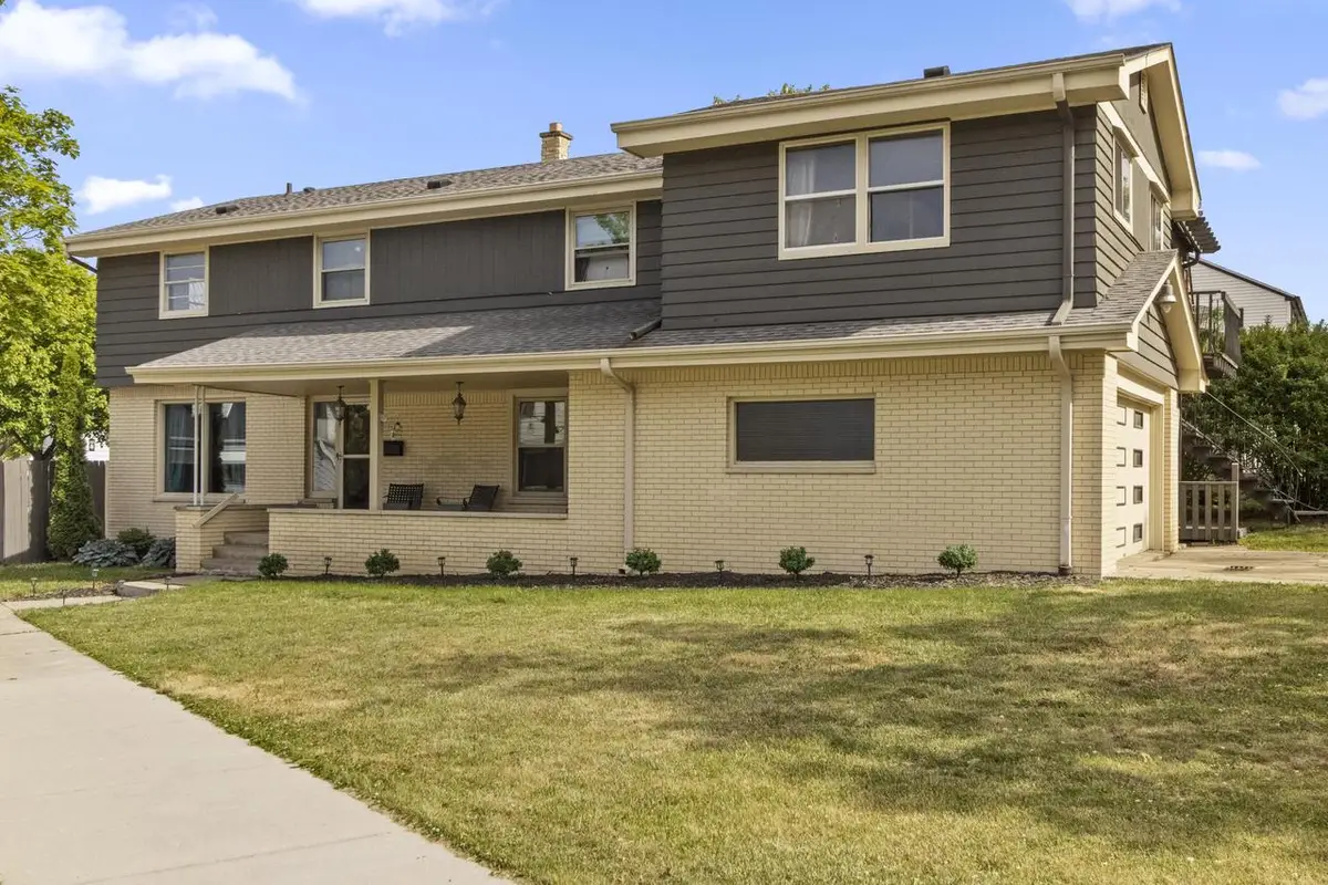 9625 W Metcalf PLACE, Milwaukee, WI 53222 - #1