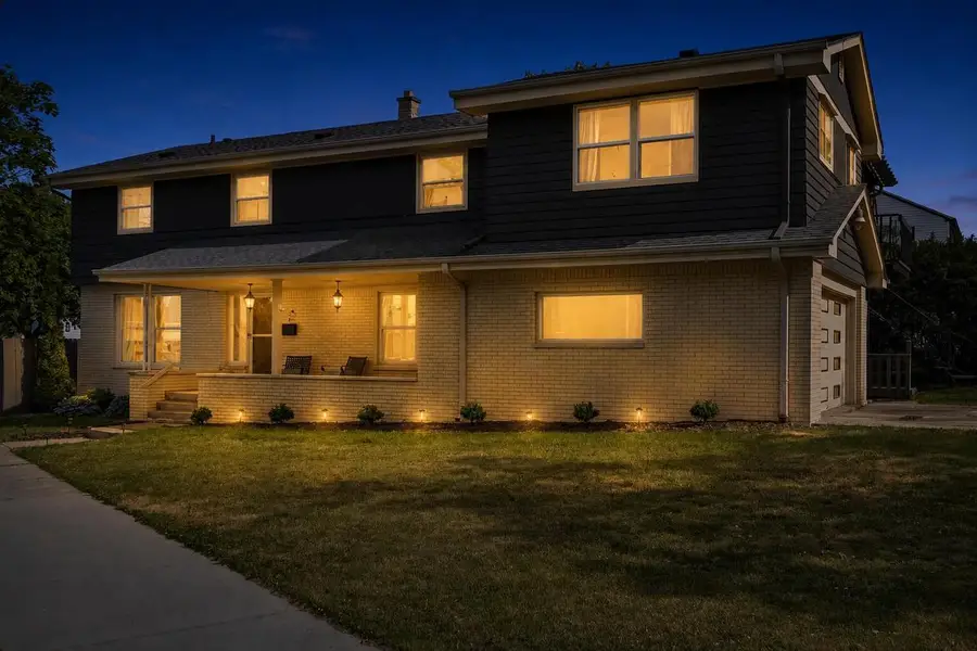 9625 W Metcalf PLACE, Milwaukee, WI 53222 - #2