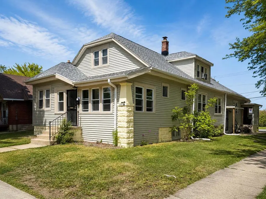 6302 W Medford AVENUE, Milwaukee, WI 53218 - #2