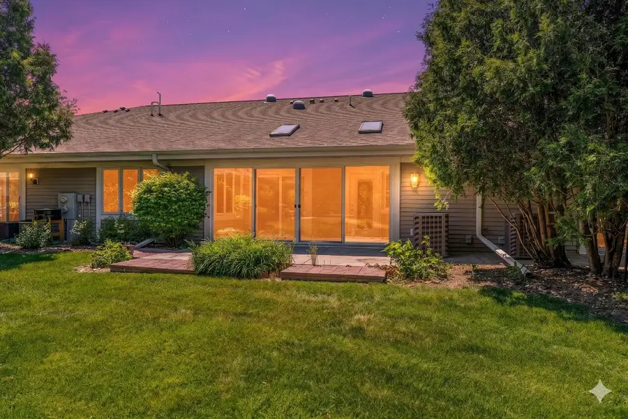 11014 Mequon Square DRIVE, Mequon, WI 53092 - #2