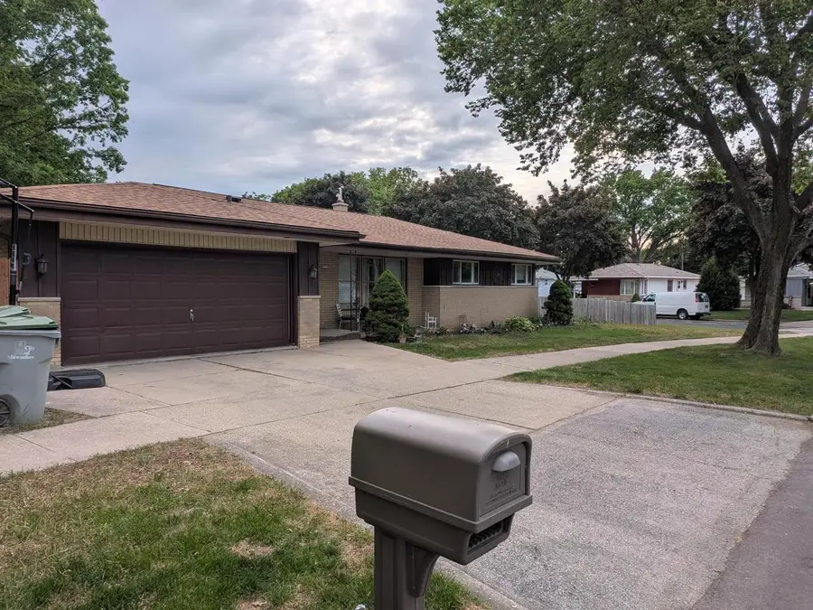 3758 W Parnell AVENUE, Milwaukee, WI 53221 - #3