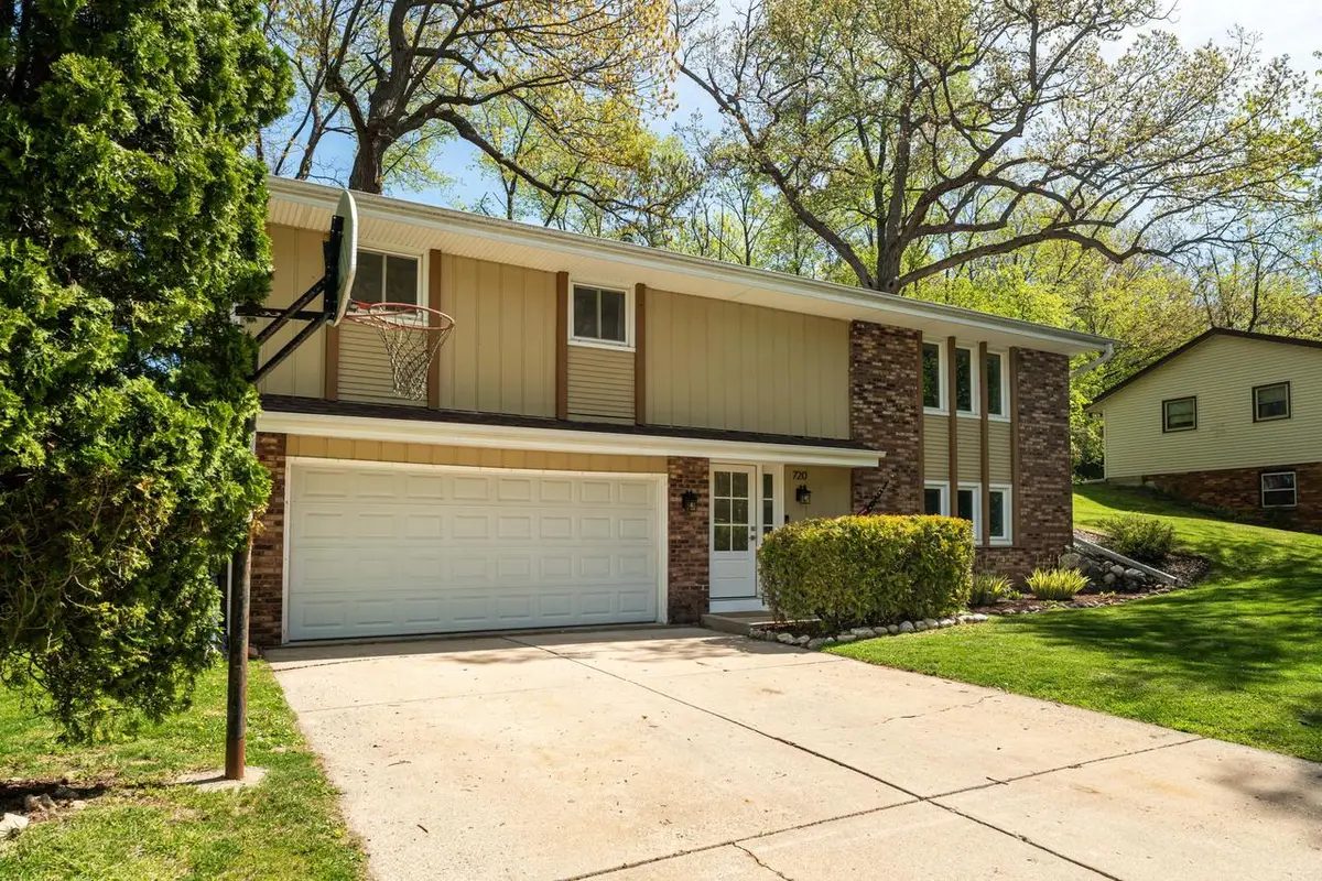 720 Coventry LANE, Hartland, WI 53029 - #1