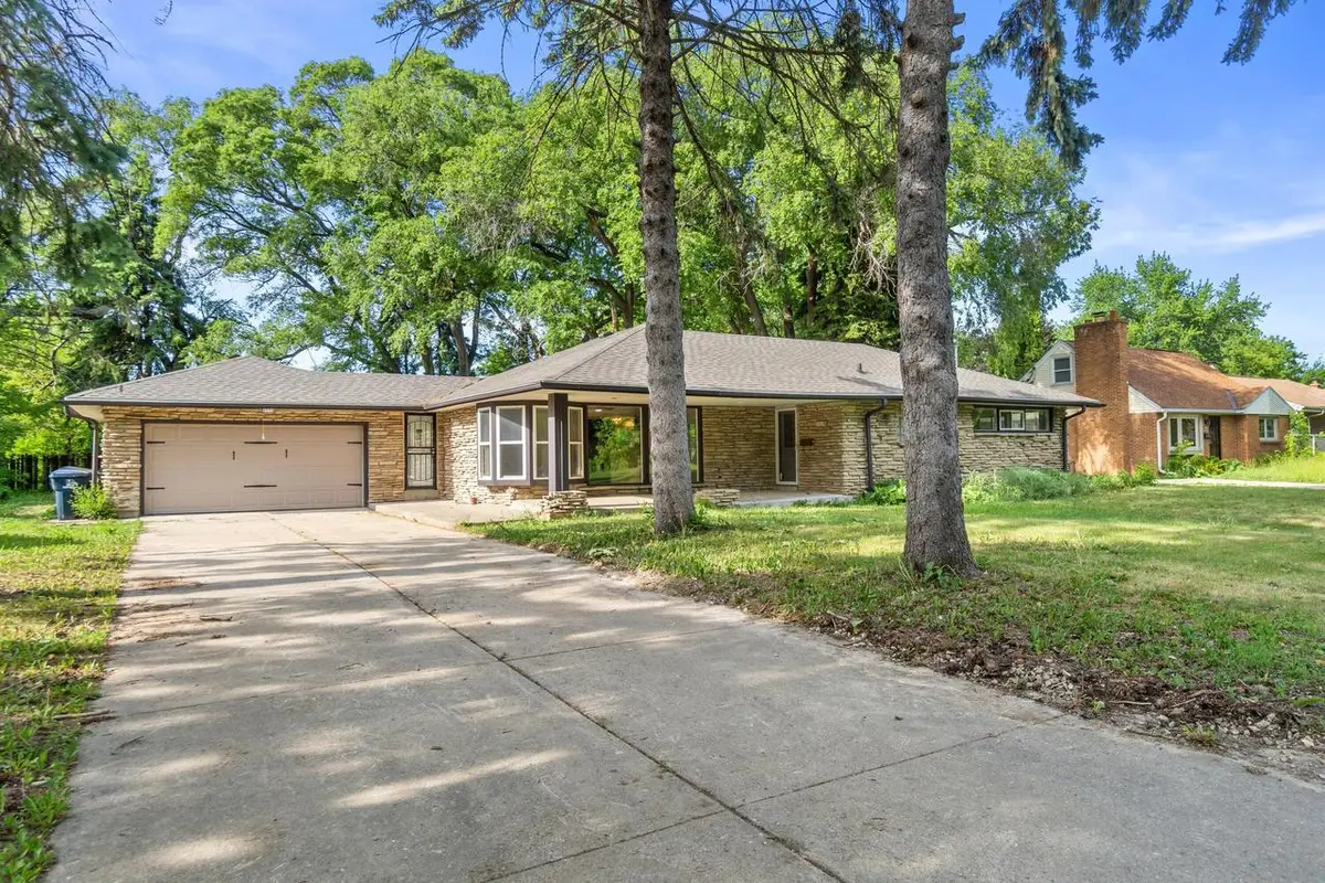8570 W Lancaster AVENUE, Milwaukee, WI 53225 - #1