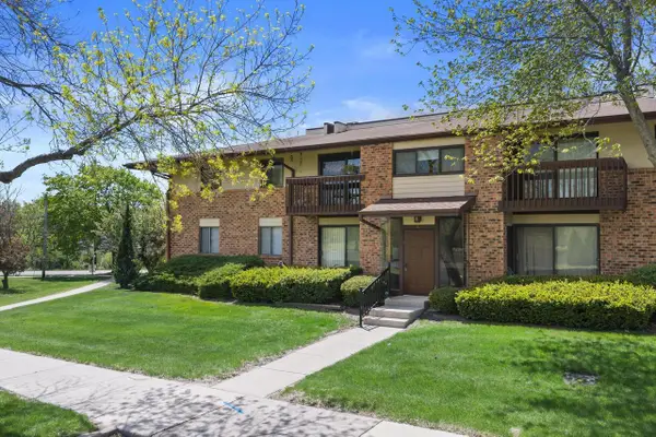 301 Park Hill DRIVE #A, Pewaukee, WI 53072