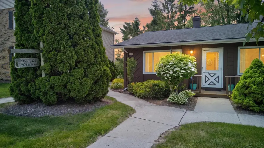 2619 Camelot BOULEVARD, Sheboygan, WI 53081 - #2