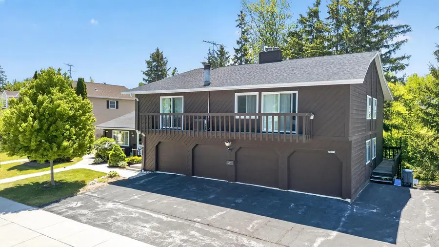 2619 Camelot BOULEVARD, Sheboygan, WI 53081 - #3