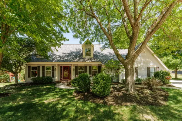 W275N2650 Chicory LANE, Pewaukee, WI 53072