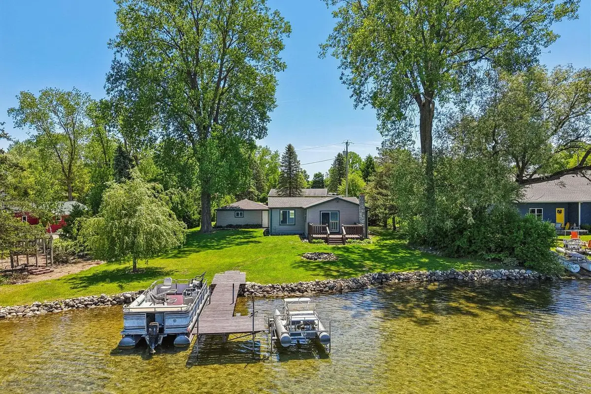 7223 S Wallace Lake DRIVE, West Bend, WI 53090 - #1