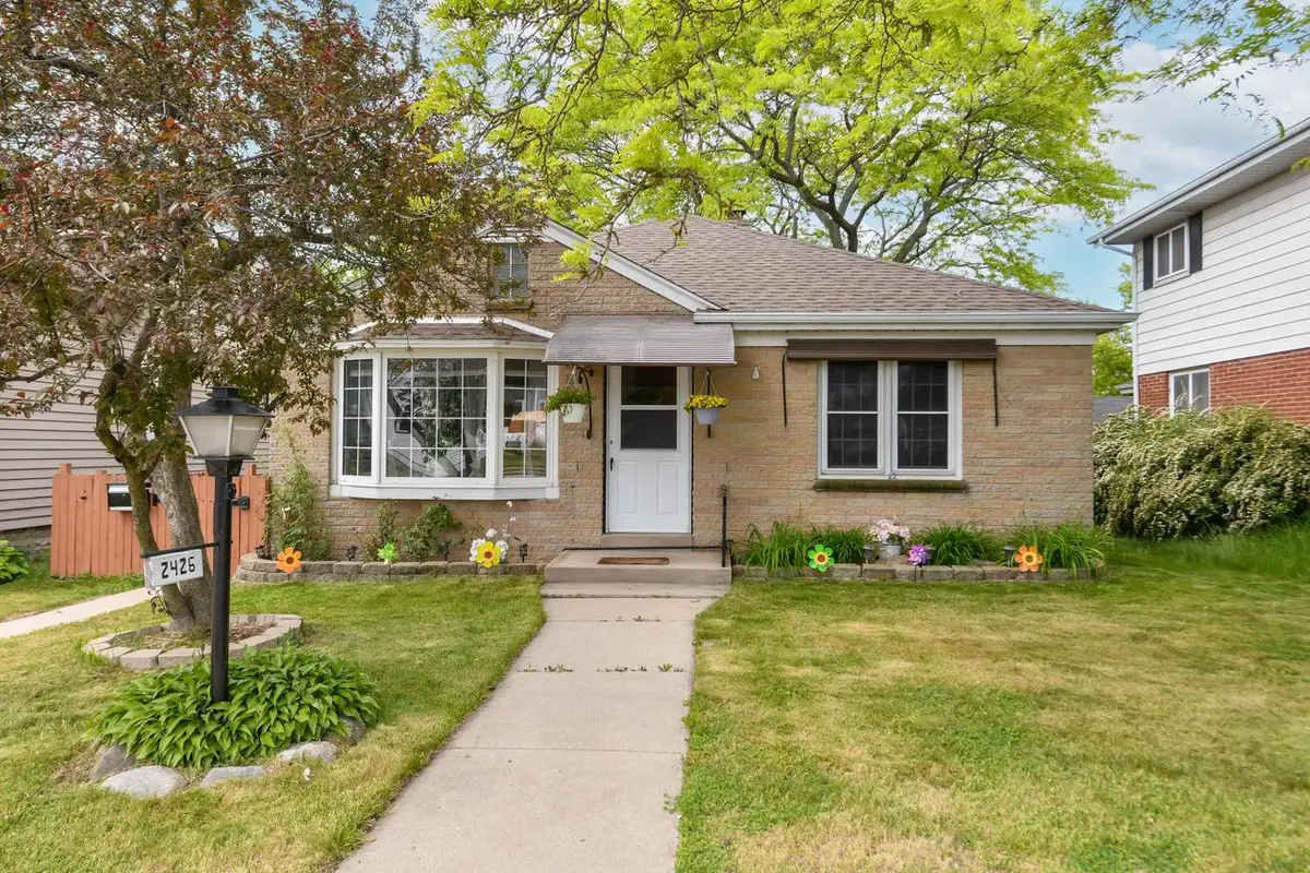 2426 5th AVENUE, South Milwaukee, WI 53172 - #1