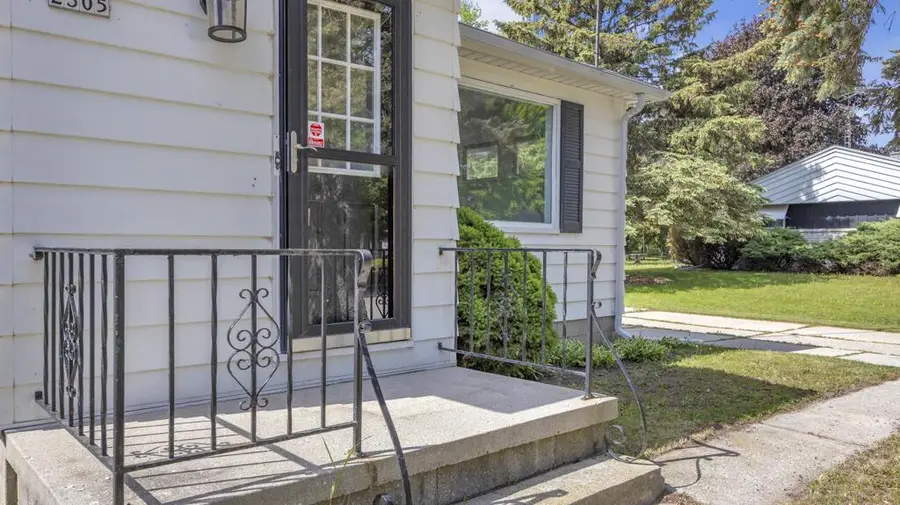 2305 Mayflower AVENUE, Sheboygan, WI 53083 - #2