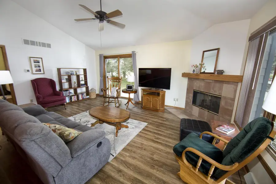 984 Bay View CIRCLE, Mukwonago, WI 53149 - #3