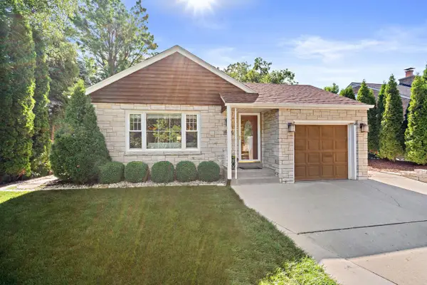 7424 N Santa Monica BOULEVARD, Fox Point, WI 53217