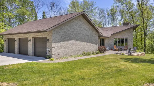 4564 Broadway STREET, Manitowoc, WI 54220