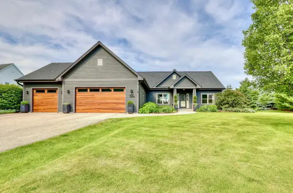 W347N5943 Lake DRIVE, Oconomowoc, WI 53066