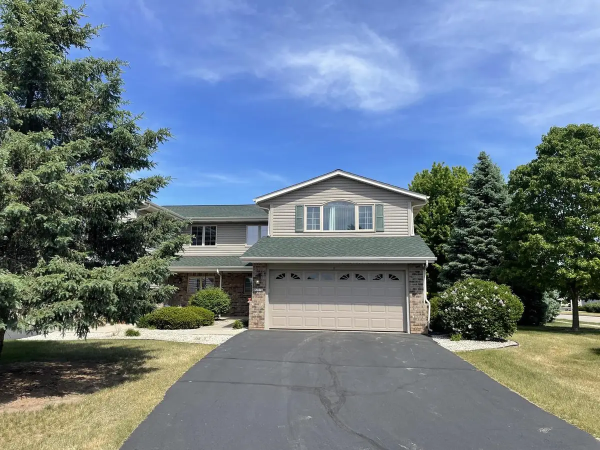723 Stoney Creek COURT #4, West Bend, WI 53095 - #1