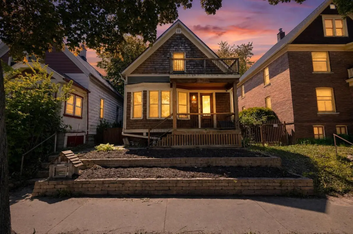 2733 N Bremen STREET, Milwaukee, WI 53212 - #1