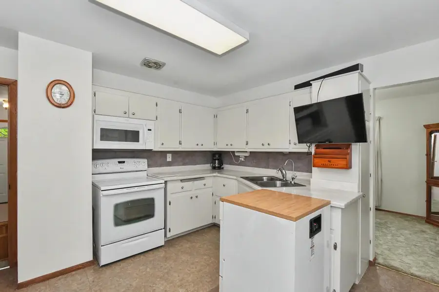 803 W Washington AVENUE, Waukesha, WI 53188 - #2