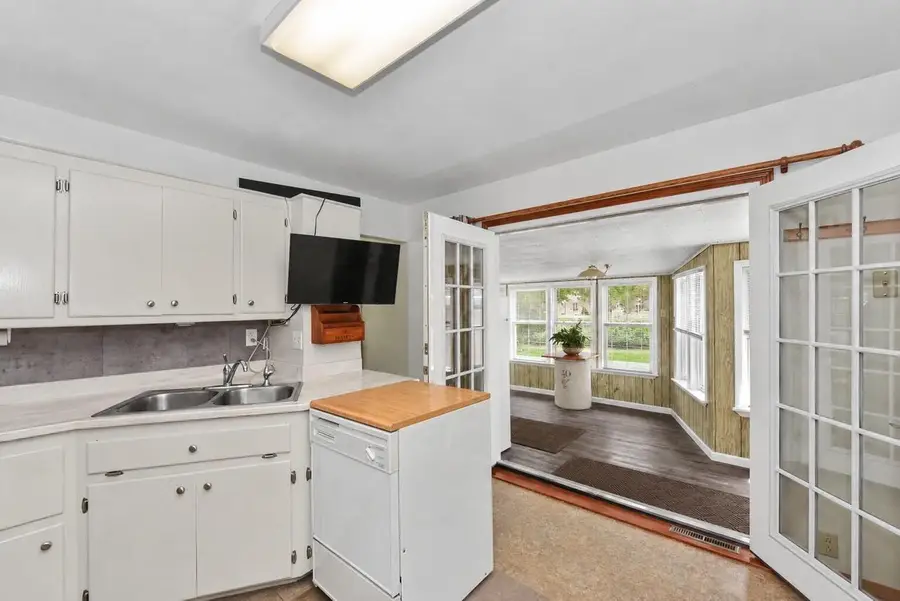 803 W Washington AVENUE, Waukesha, WI 53188 - #3