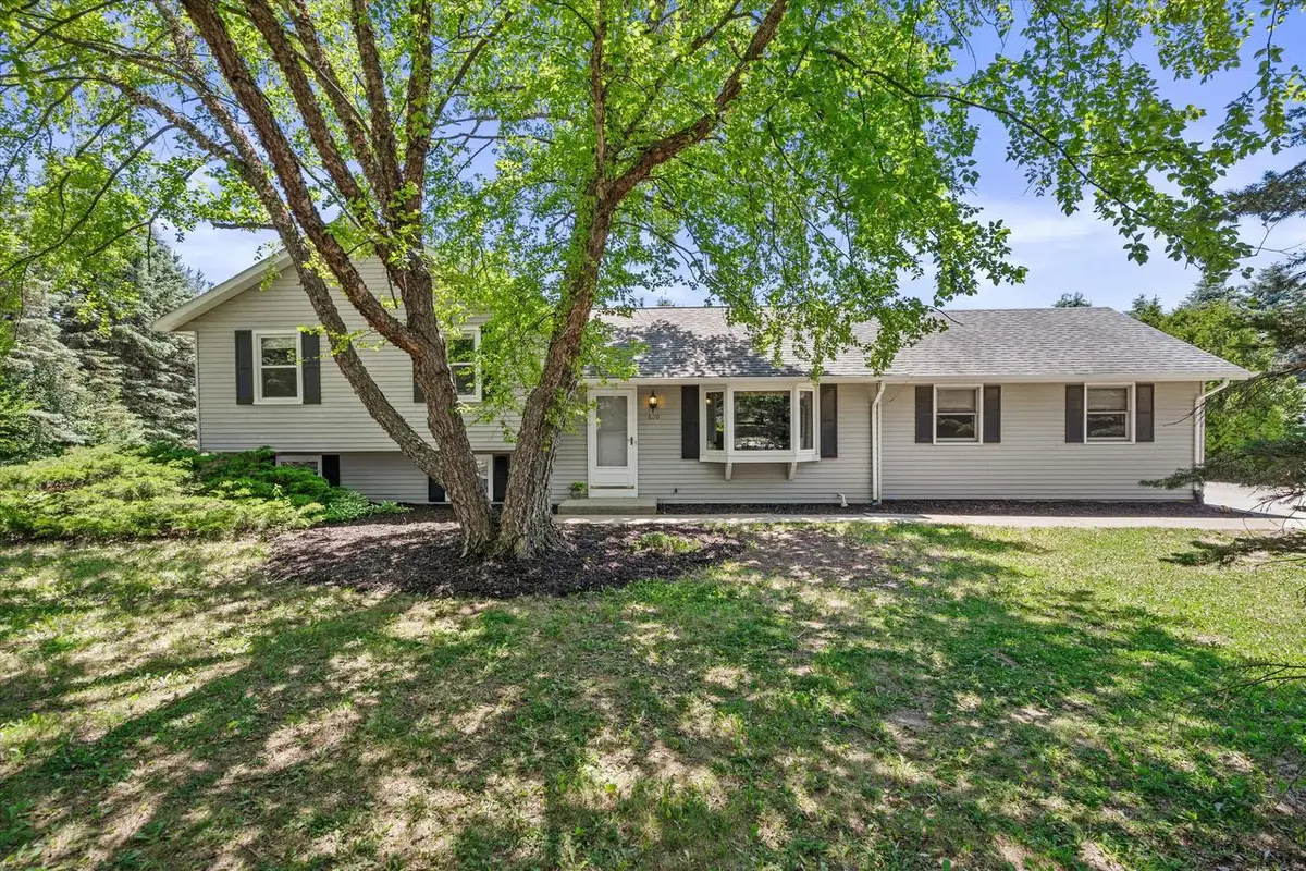 620 Prairie View DRIVE, North Prairie, WI 53153 - #1