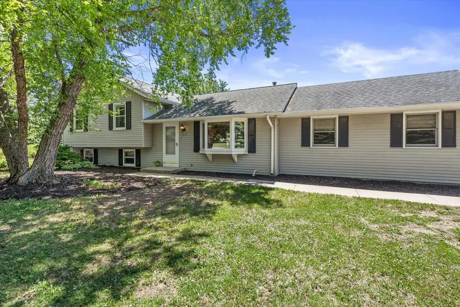 620 Prairie View DRIVE, North Prairie, WI 53153 - #2