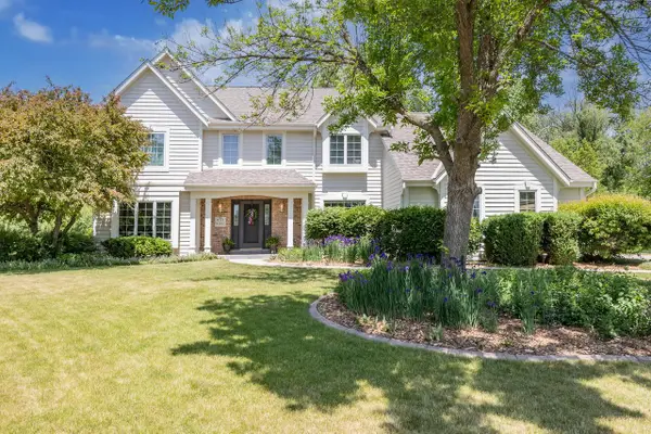 W159N7482 Pinewood CIRCLE, Menomonee Falls, WI 53051