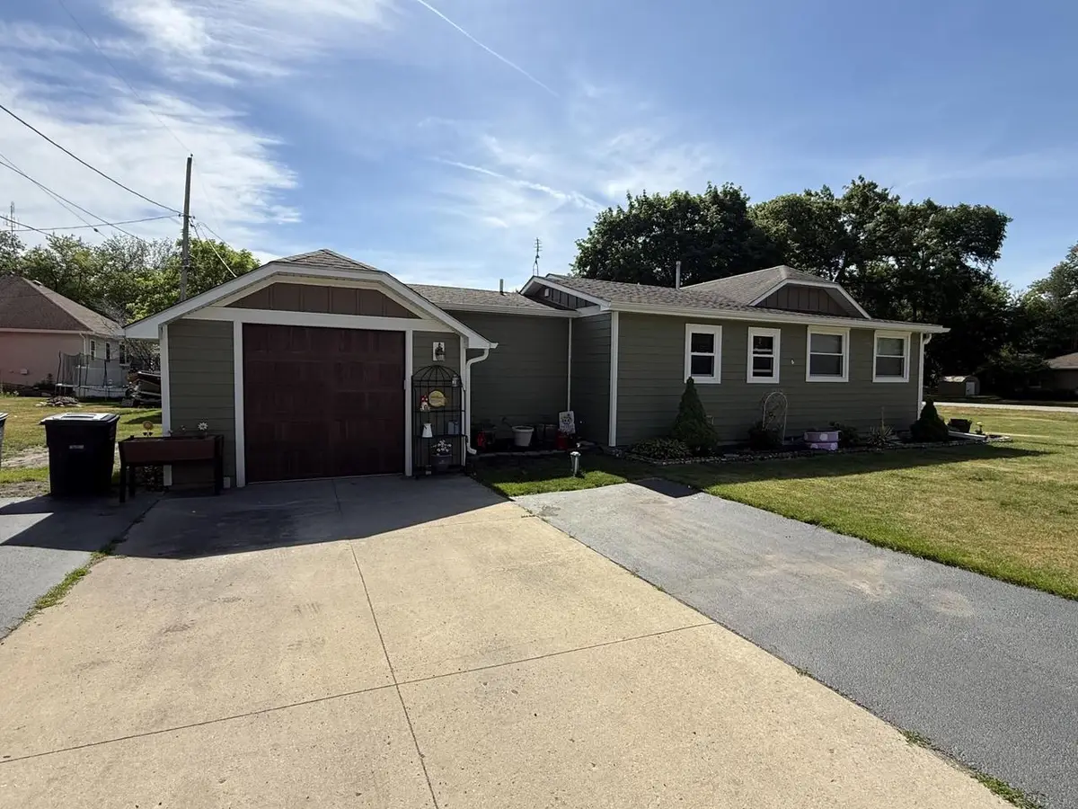 418 S 4th STREET, Silver Lake, WI 53170 - #1