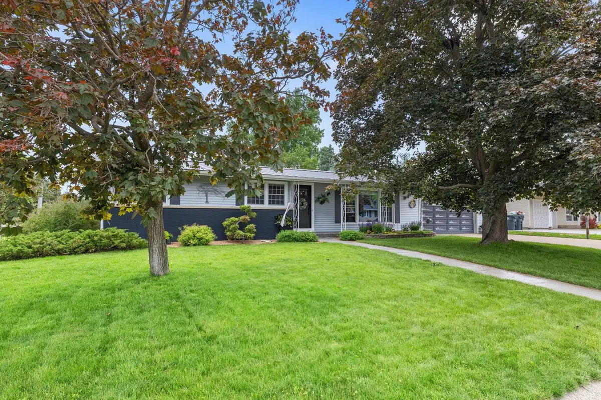 3003 Lincoln AVENUE, La Crosse, WI 54601 - #1