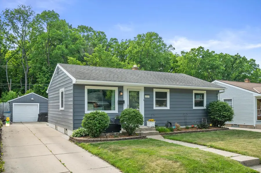 3737 S 48th STREET, Milwaukee, WI 53220 - #2