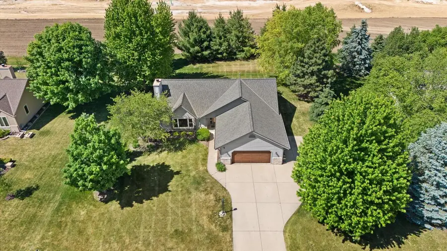 N60W24612 Lynette PASS, Sussex, WI 53089 - #2