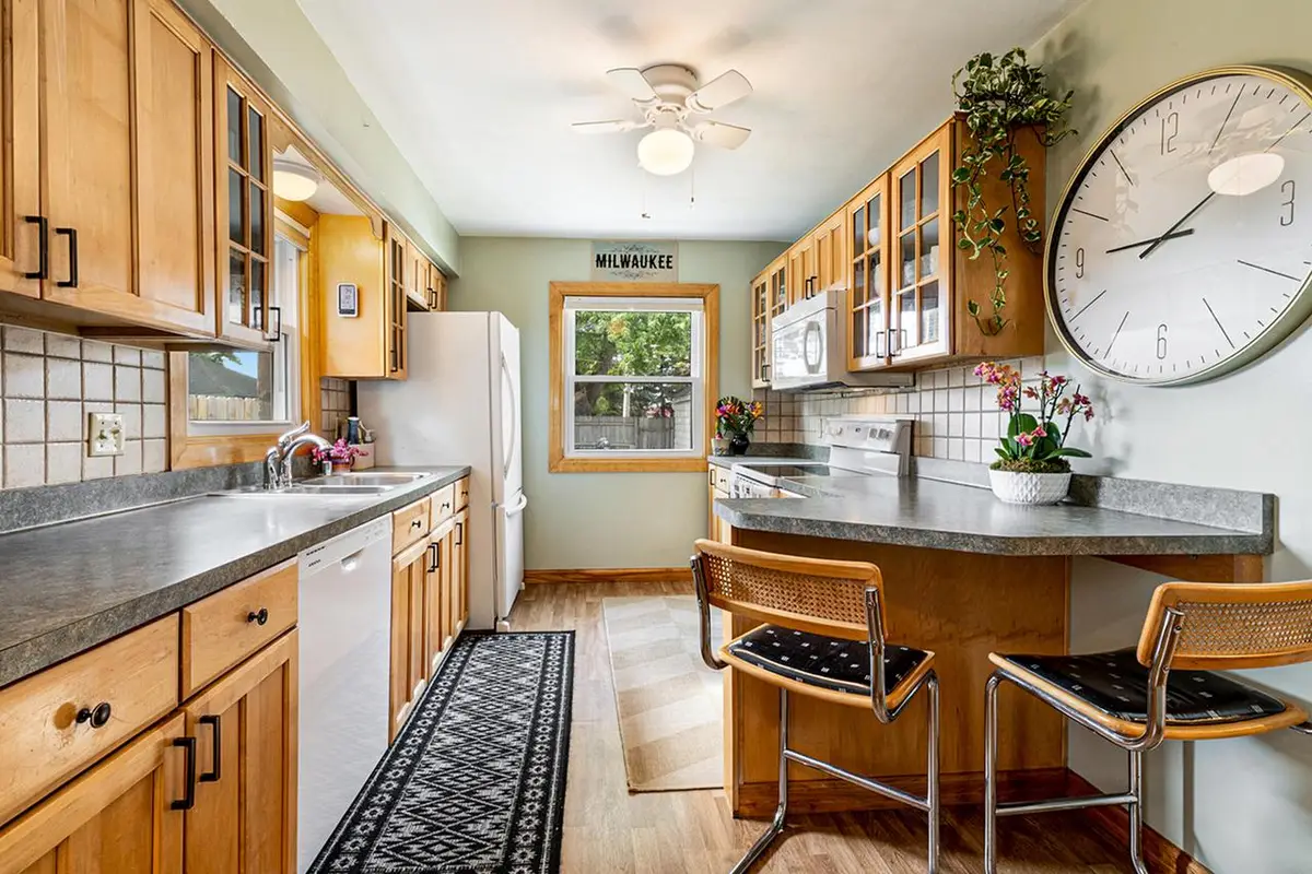 1931 W Kendall AVENUE, Glendale, WI 53209 - #1