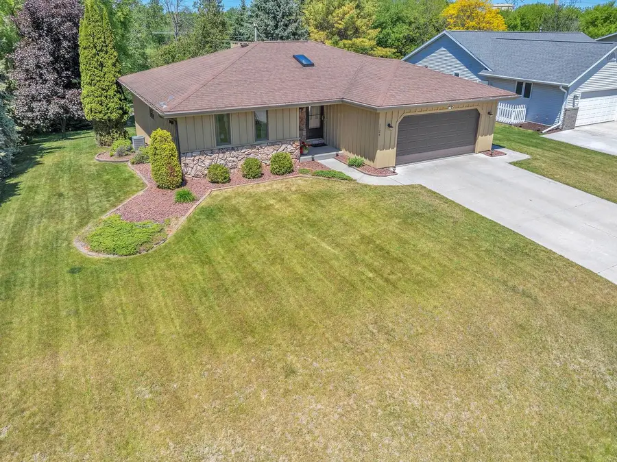 1124 Sommer DRIVE, Sheboygan, WI 53081 - #2