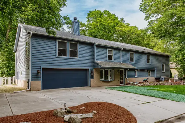 727 E Madison STREET, Oconomowoc, WI 53066