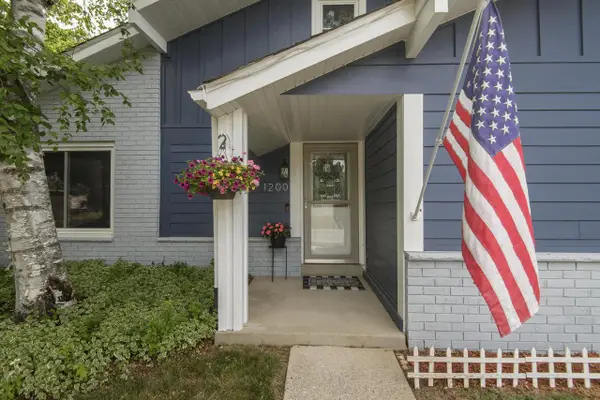 1200 Western TRAIL, Mukwonago, WI 53149