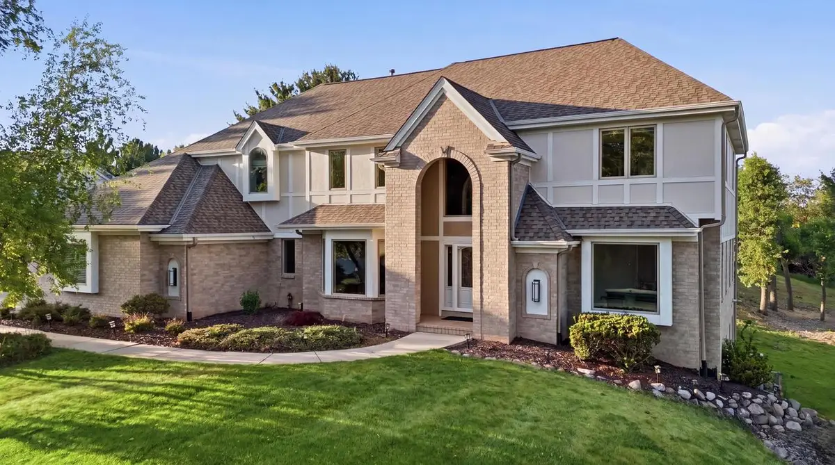 N28W30244 Red Hawk COURT, Pewaukee, WI 53072 - #1