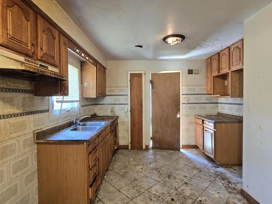 9251 W Swan CIRCLE, Milwaukee, WI 53225 - #3