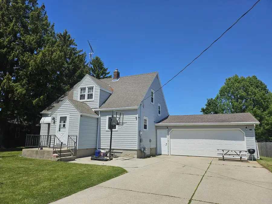 4428 Menasha AVENUE, Manitowoc, WI 54220 - #2