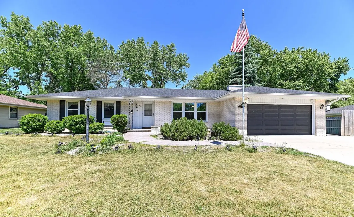 15070 W Mark DRIVE, New Berlin, WI 53151 - #1