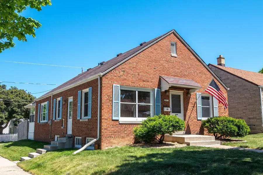 2802 S 47th STREET, Milwaukee, WI 53219 - #2