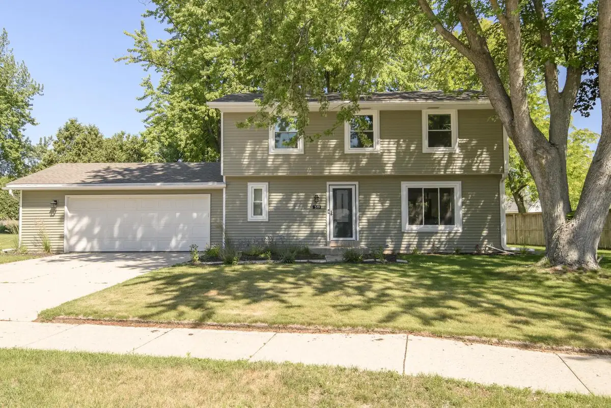 519 Greenfield DRIVE, Grafton, WI 53024 - #1