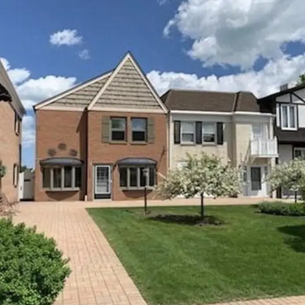 2206 Stonecroft DRIVE, Grafton, WI 53024