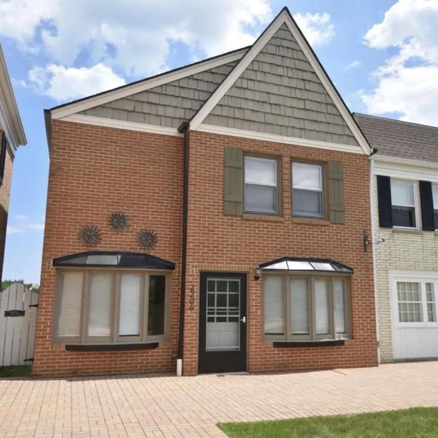 2206 Stonecroft DRIVE, Grafton, WI 53024 - #2