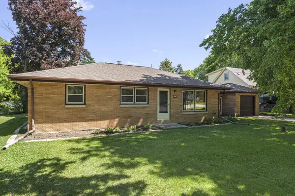 6630 W Holmes AVENUE, Greenfield, WI 53220