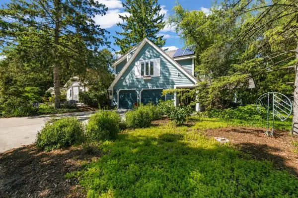 904 W Labelle AVENUE, Oconomowoc, WI 53066
