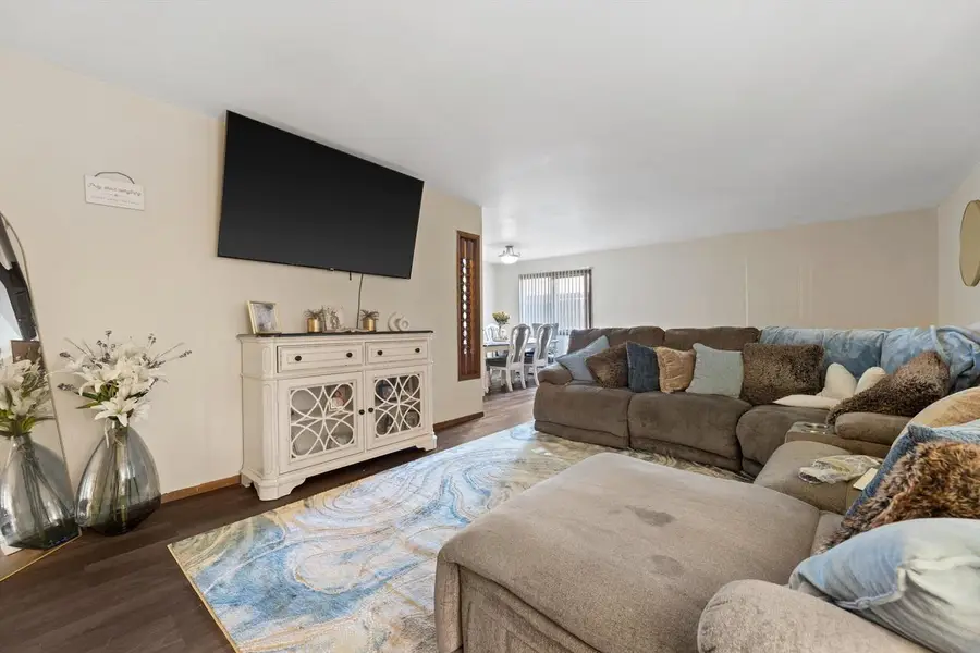 10112 W Sharon LANE, Milwaukee, WI 53225 - #3