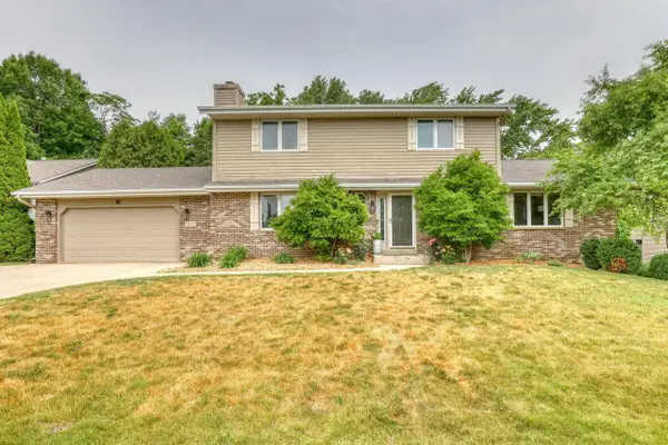 800 Schloemer DRIVE, West Bend, WI 53095