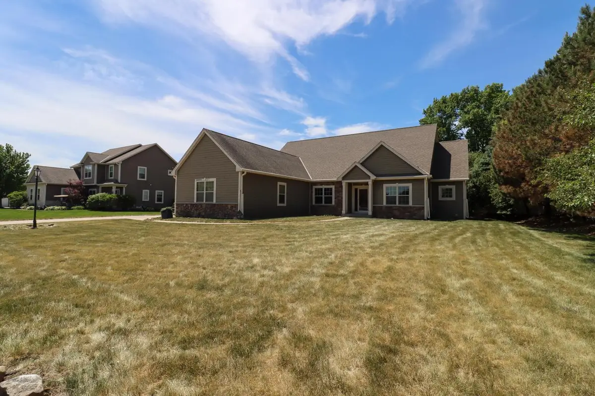 W245N2799 Single Tree DRIVE, Pewaukee, WI 53072 - #1