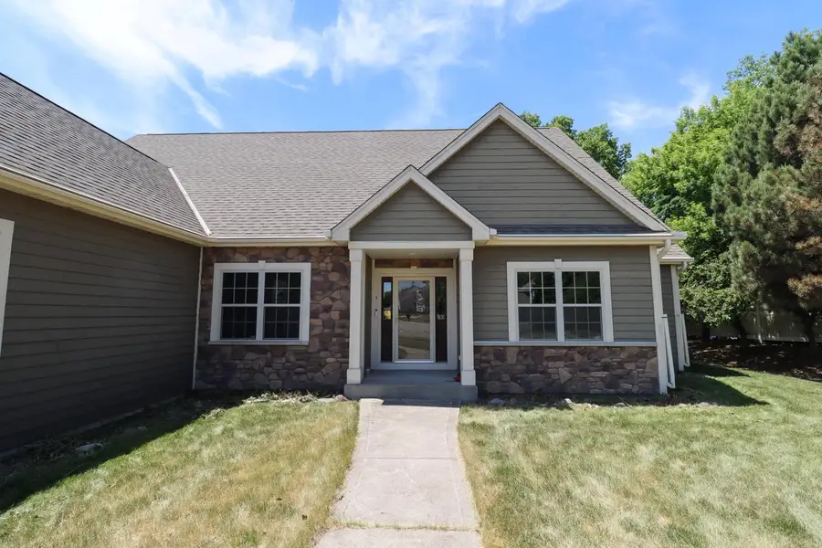 W245N2799 Single Tree DRIVE, Pewaukee, WI 53072 - #2
