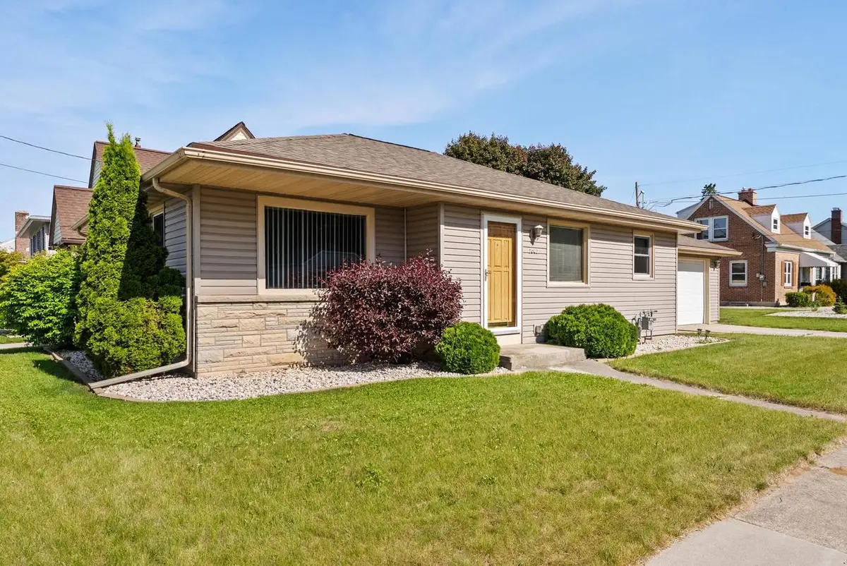 1041 N 17th STREET, Manitowoc, WI 54220 - #1