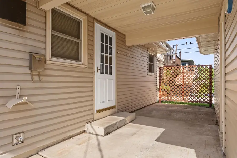 1041 N 17th STREET, Manitowoc, WI 54220 - #3