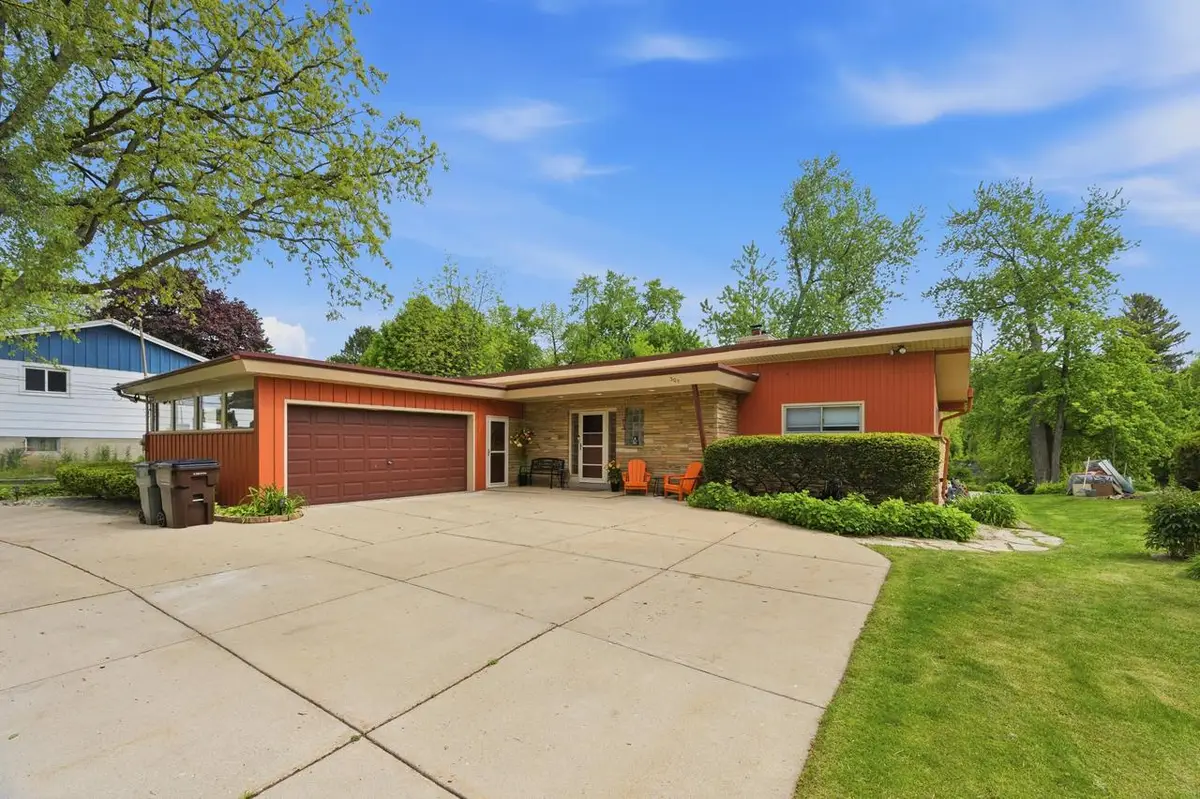 507 W Montclaire AVENUE, Glendale, WI 53217 - #1